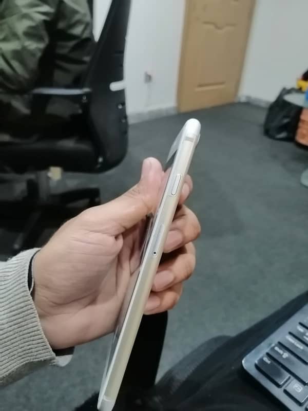 iphone 8 plus white color 3