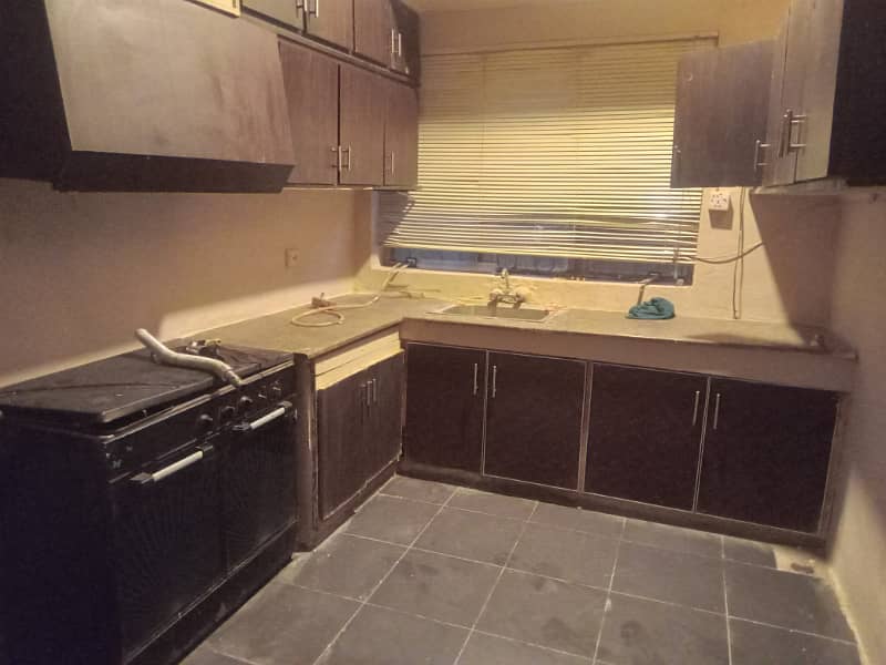 Full furnished 1 bedroom tvl kitchen ideal for bachelor in DHA phase 1 for rent 8