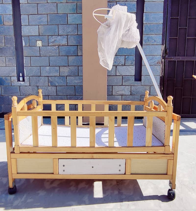 Baby cot with swing 0