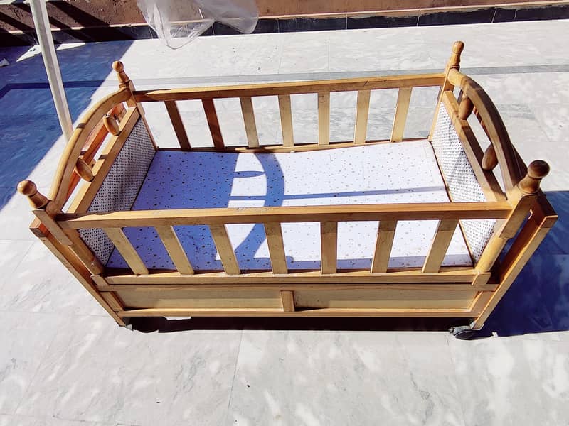 Baby cot with swing 3