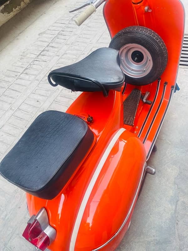 Vespa scooter 7