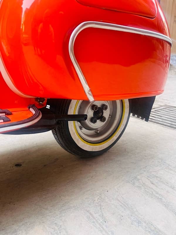 Vespa scooter 14