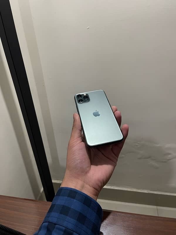 IPHONE 11 PRO 8