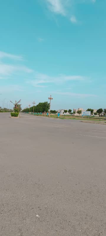 10 MARLA PRIME PLOT IN BAHRIA ORCHARD 4 AT VERY REASONABLE RATES. 4