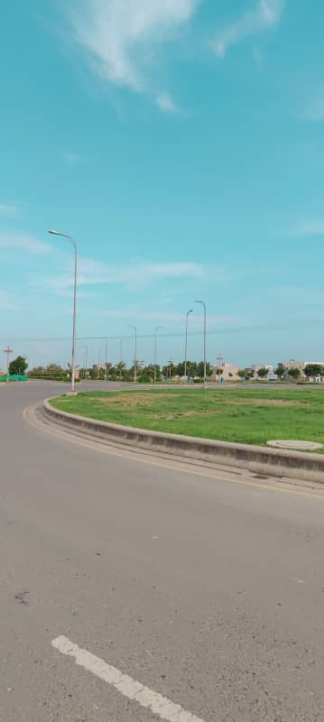 10 MARLA PRIME PLOT IN BAHRIA ORCHARD 4 AT VERY REASONABLE RATES. 5