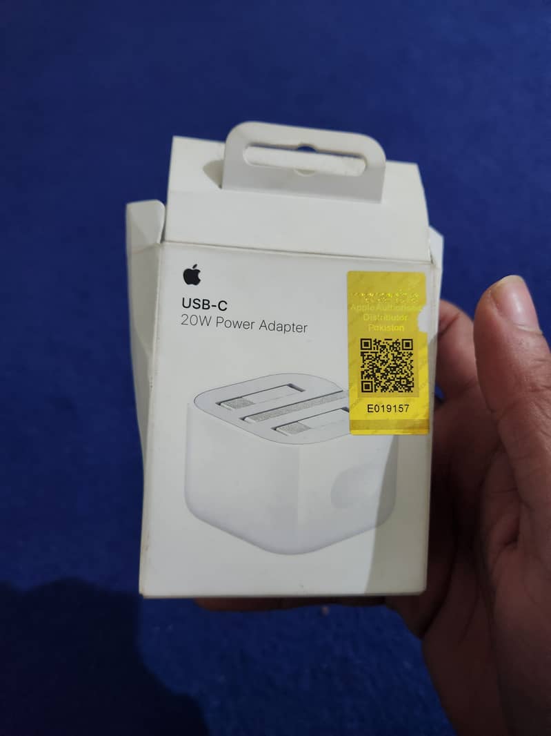 IPhone original charger 4