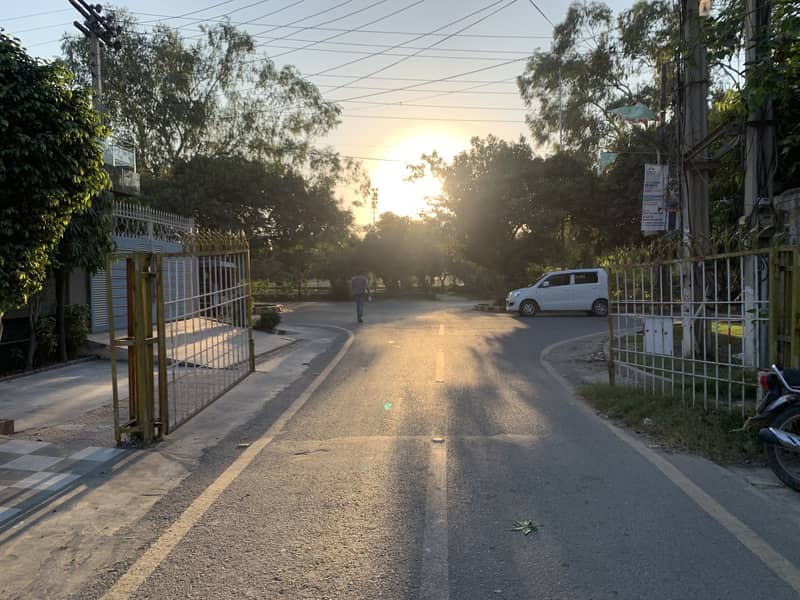 10 marla plot for sale Cornor in lda avenue1 block A  Main apporced main gate (lda avenue 1) 40 feet road (corner) Naqsha passed  Hot location  Main apporced 0