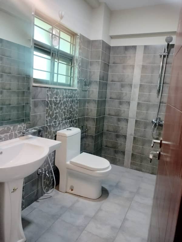 New apartment available for sale in Askari 11 sec-B Lahore 10