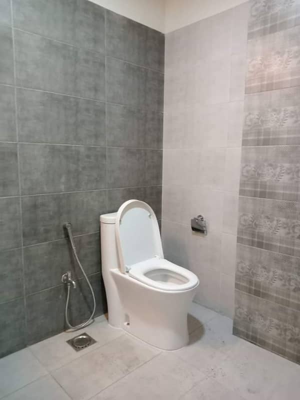 New apartment available for sale in Askari 11 sec-B Lahore 20