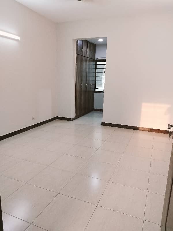 4-Bedroom Apartment for sale in Askari 11 sec-B Lahore 25