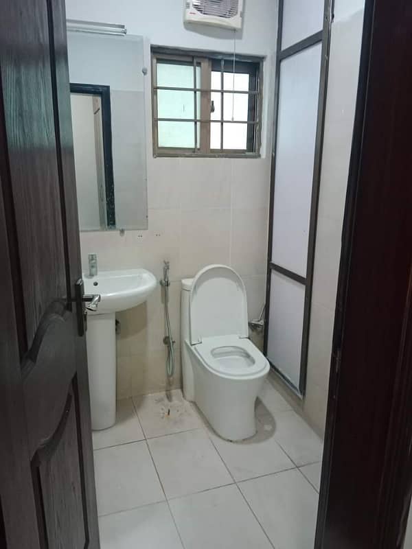 Apartment for Rent in Askari 11 sec-B Lahore 31