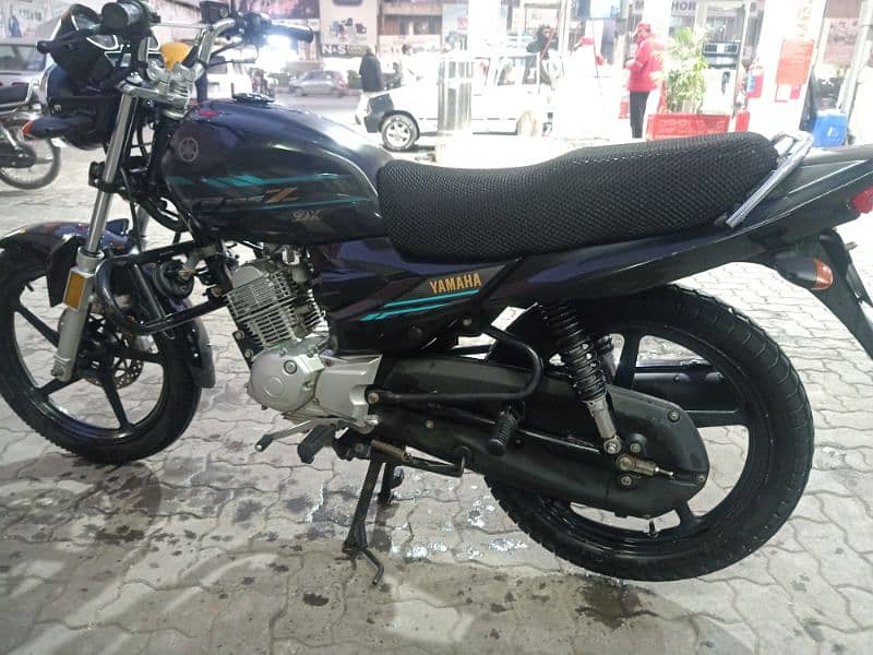 YAMAHA YB 125Z DX 2022 BLACK 2