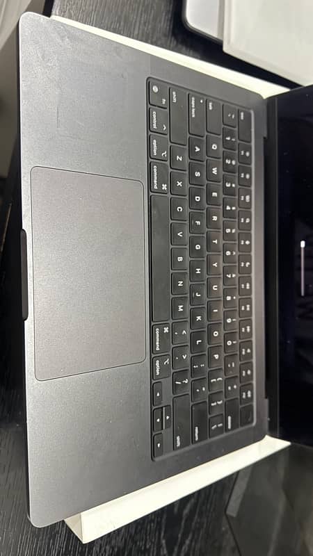 Apple MacBook PRO M3 PRO CHIP 7