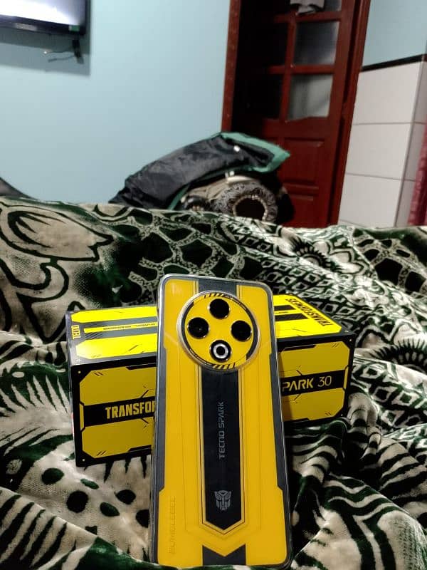 Tecno spark 30 transformer edition 10 by 10 8gb 128 just box open 1