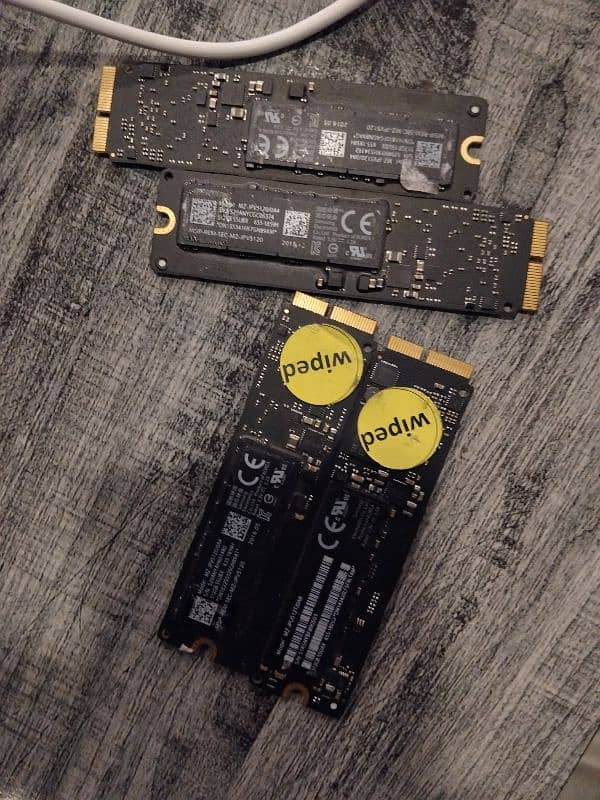 Apple SSD NVME Card 0