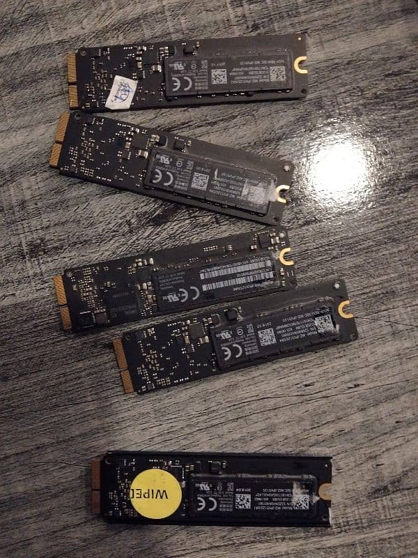 Apple SSD NVME Card 1