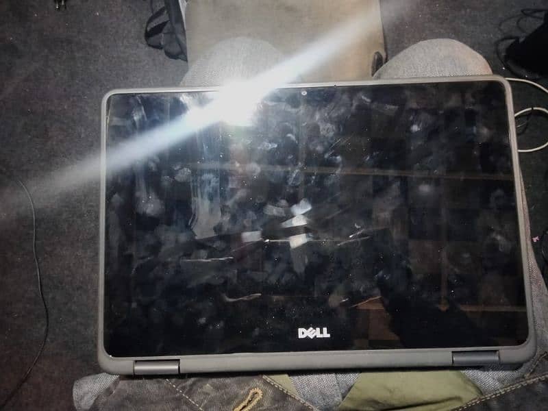 Dell Laptop 3189 1