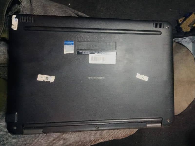 Dell Laptop 3189 4