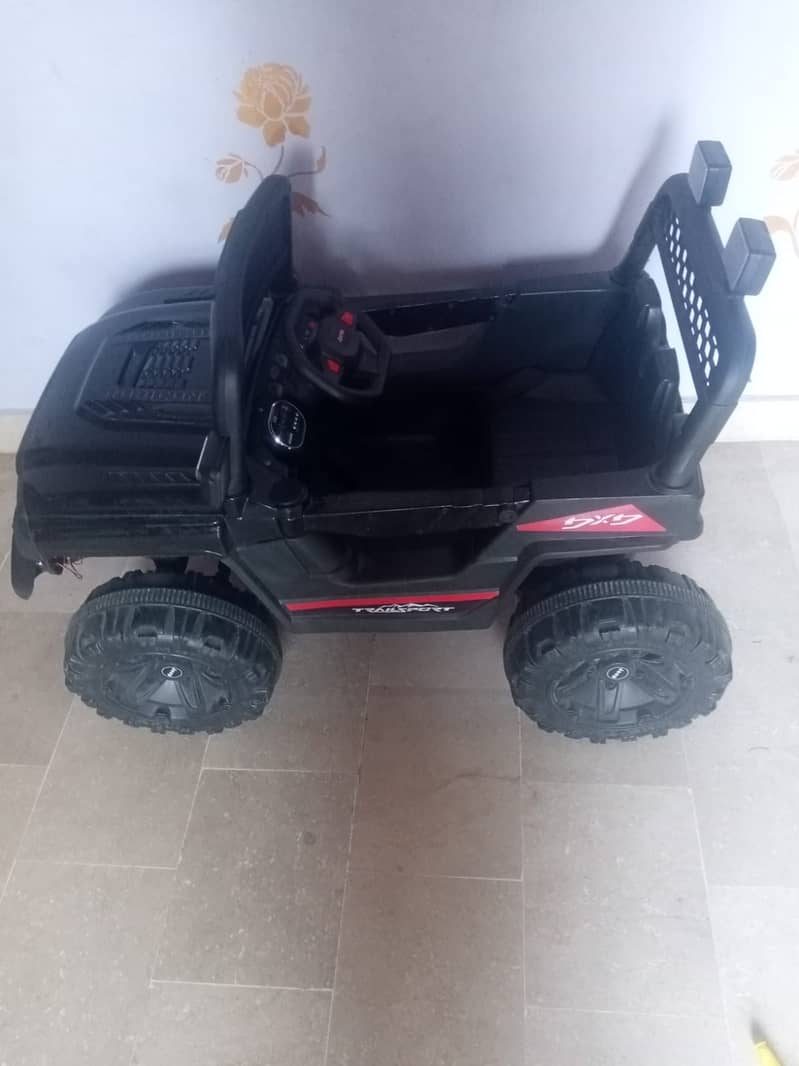 Kids battery car new condition 2