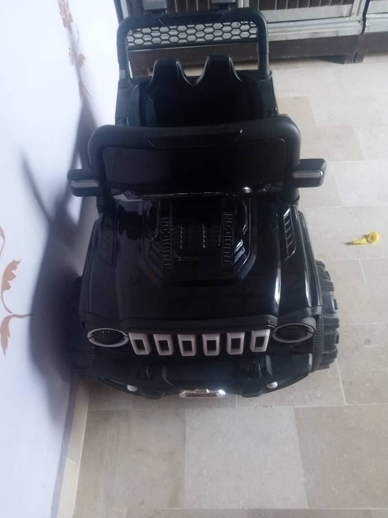 Kids battery car new condition 4