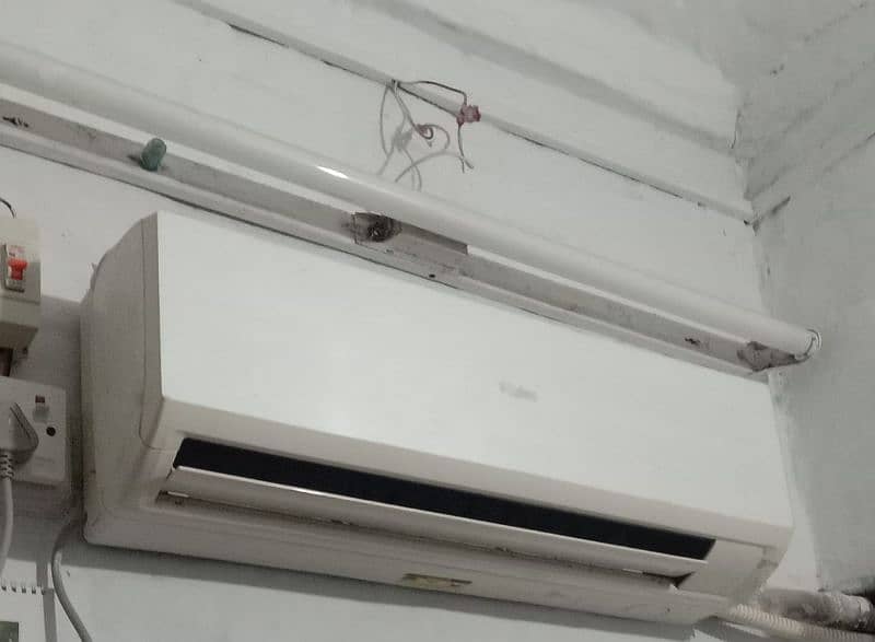 Haier AC 1 Ton (Good Condition) 0