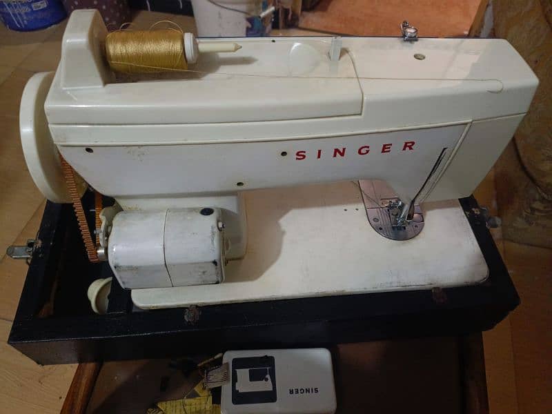 sewing machine by singer 3