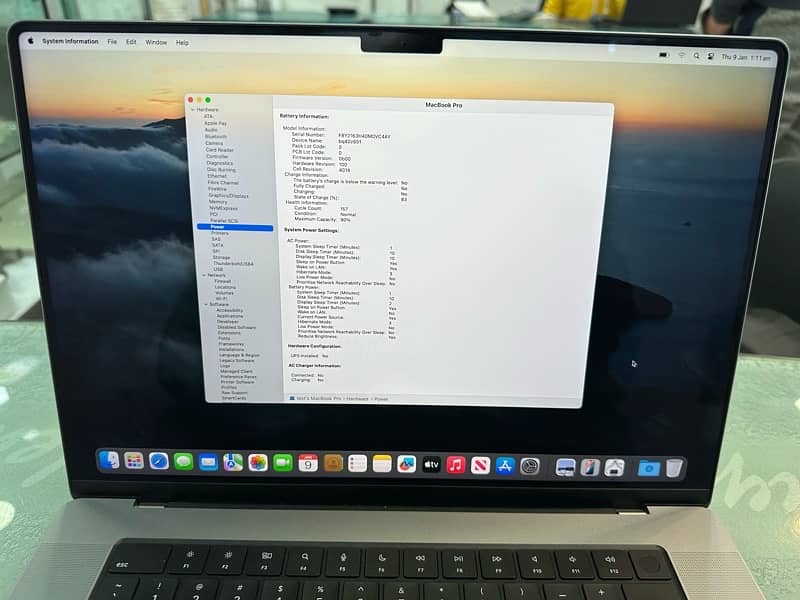 Macbook pro m1 , 16 gb ,512 gb 16 inches 10/10 lush 3