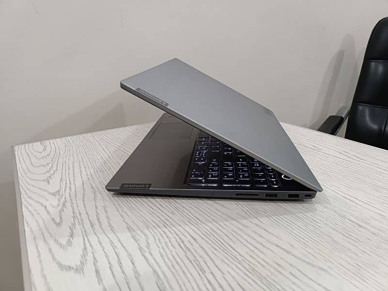 Lenovo Thinkbook 15 core i5 10th gen quadcore 15.6 inch 1080p Numpad 9