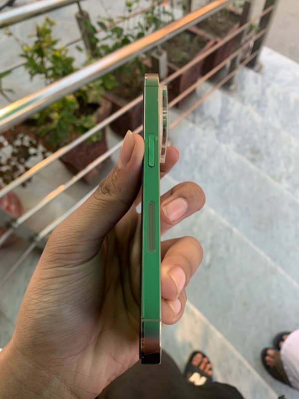 I phone 14 pro golden Color water water pack 128 gb jv 0