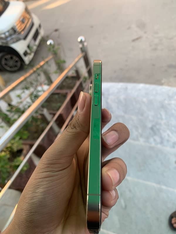 I phone 14 pro golden Color water water pack 128 gb jv 3