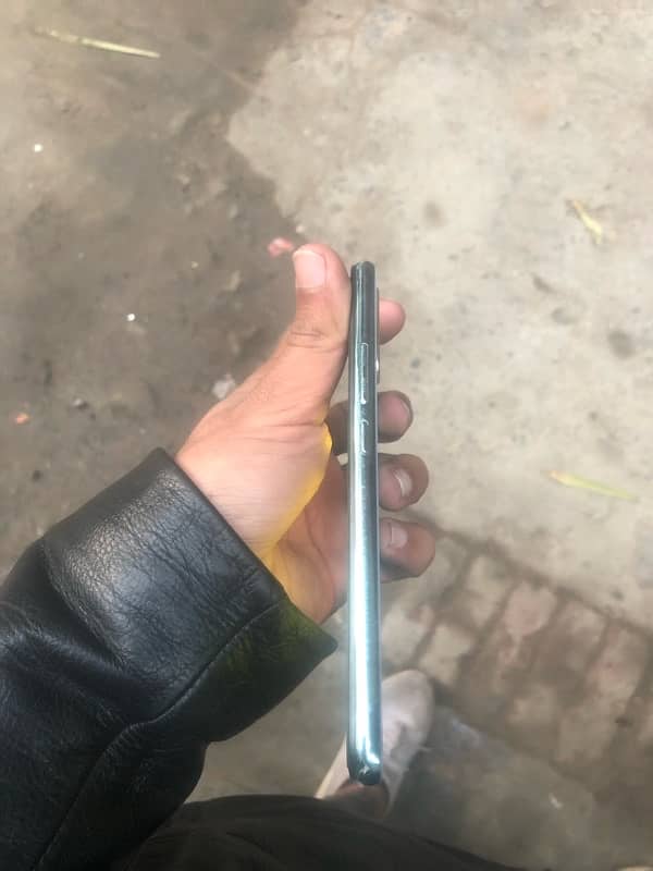 vivo s1 8+256 only contact wattapp 03298284334 urgent sale 1