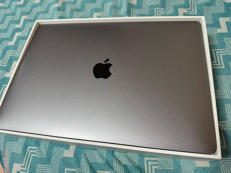 Macbook M1 Air 8/256 GB 1