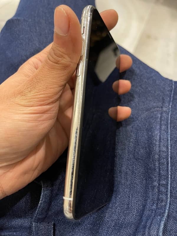 Iphone 11 pro 64 GB PTA 1