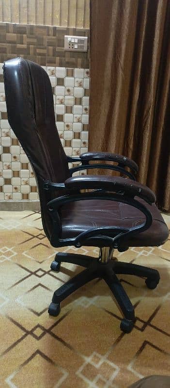 Office Chair + Table / 8/10 condition / Executive Office Furniture 5