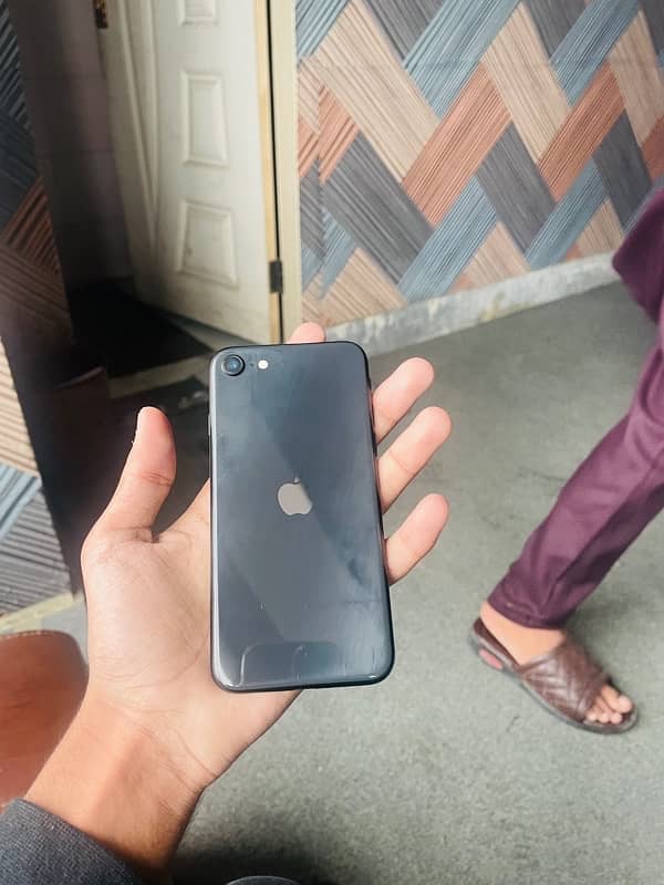 I phone se 2020 64 gb 4