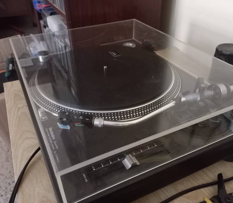 technics 1210 mk2 turntable 1