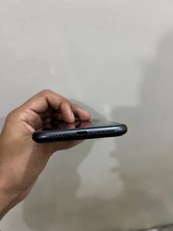 iphone 11 Non PTA 4