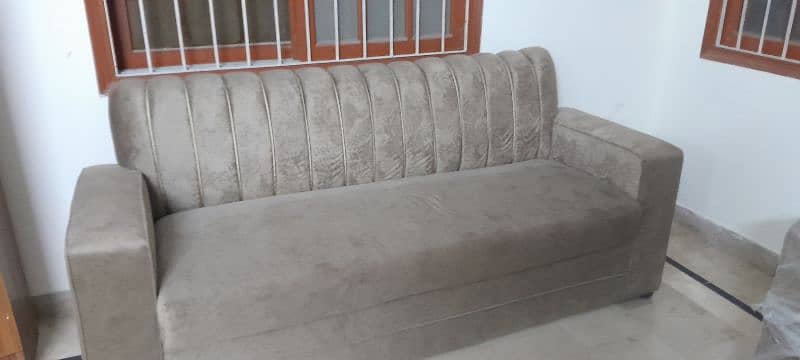 5 seater sofa set in excellent condition 0