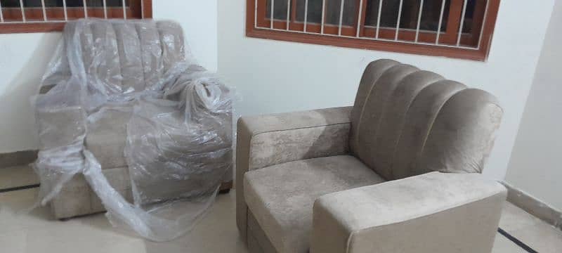 5 seater sofa set in excellent condition 9