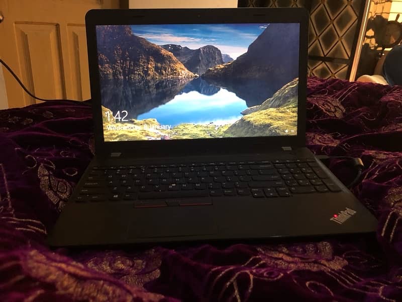 Lenovo Thinkpad amd 6 generation 8gB ram 320 Hard condition dkh lo 5