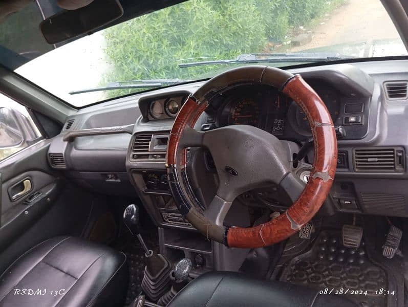 Mitsubishi Pajero 1988 5