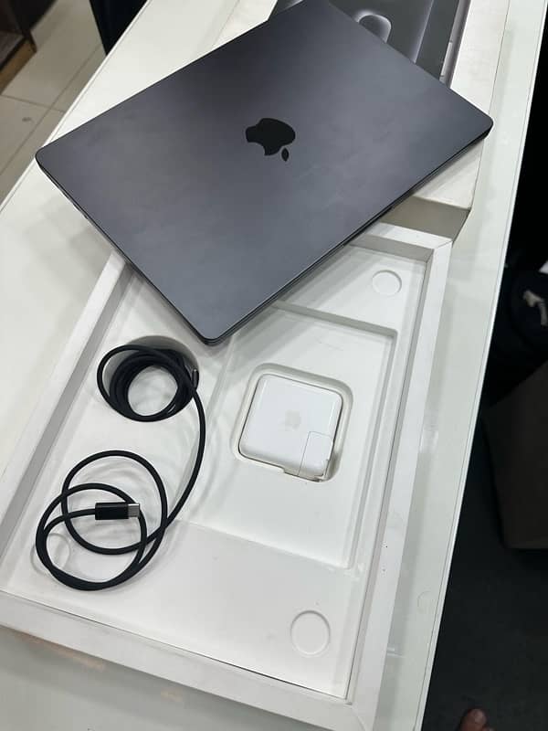 MacBook Pro M3 Pro 18/512 0