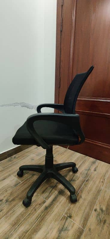 Simple Office/Gaming Chair 0