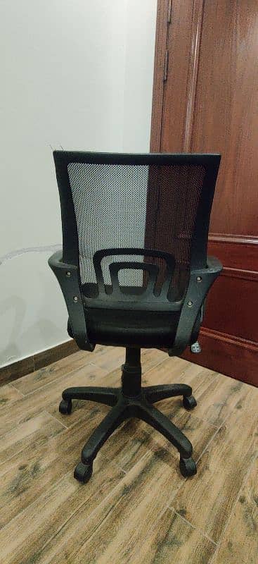 Simple Office/Gaming Chair 1