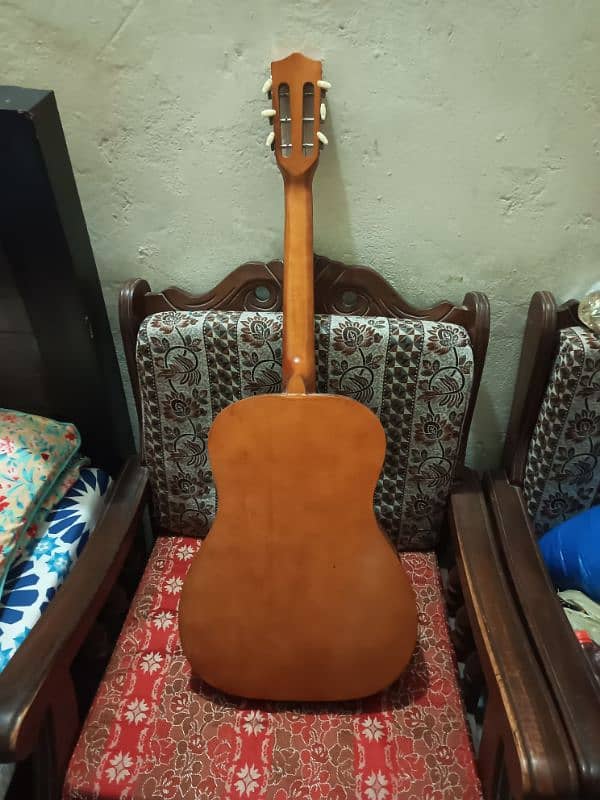 Acoustic Guitar. New condition me. 2