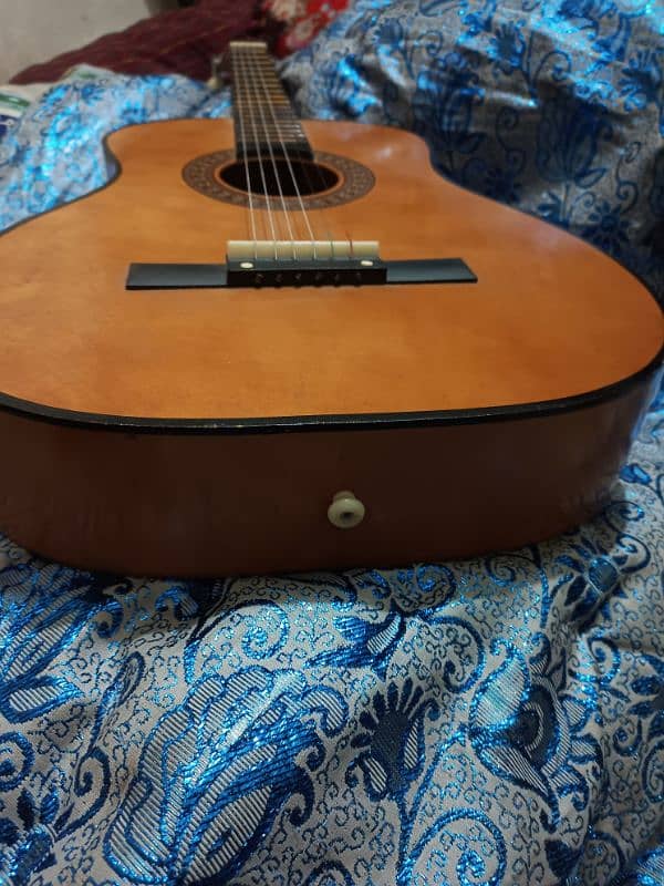 Acoustic Guitar. New condition me. 3