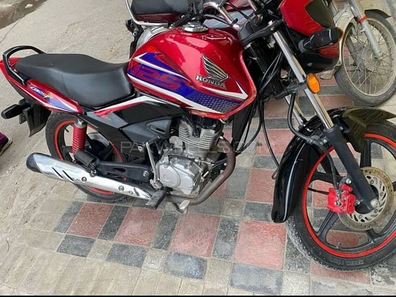 Honda CB125 F 3