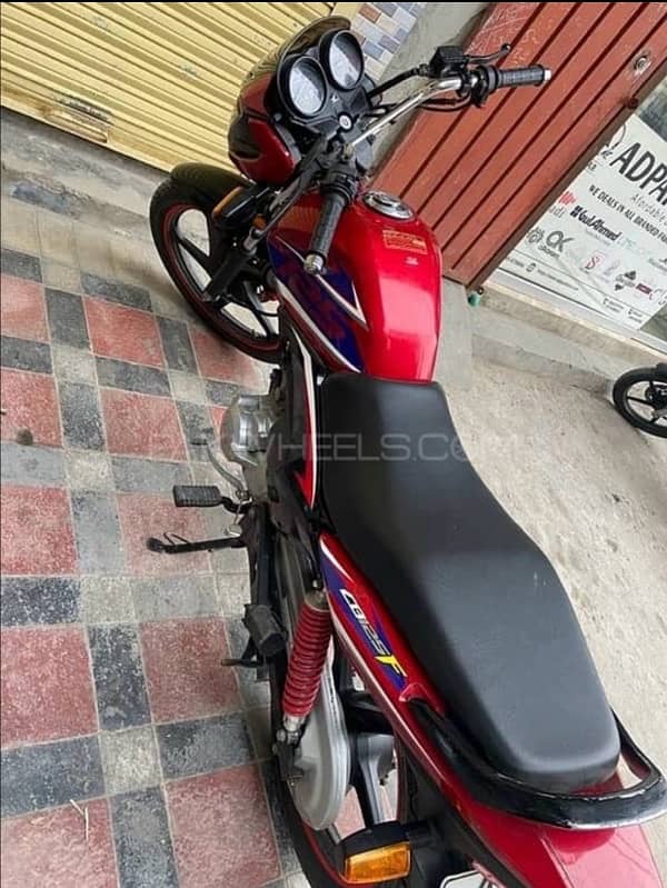 Honda CB125 F 4