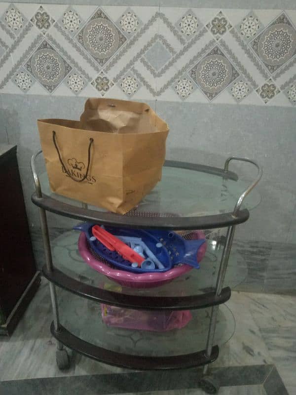 I am selling trolley it is in best condition 4