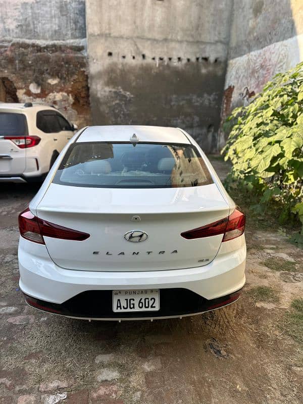 Hyundai Elantra 2021 1